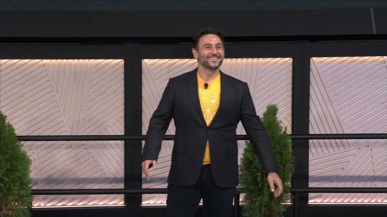 Ibrahim Ulukaya on stage at the Firebase Summit 2022 keynote
